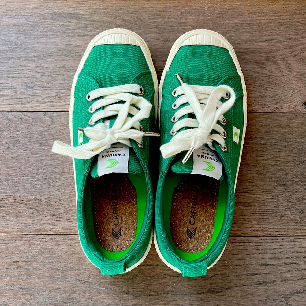 Cariama low top green sneakers size 5.5